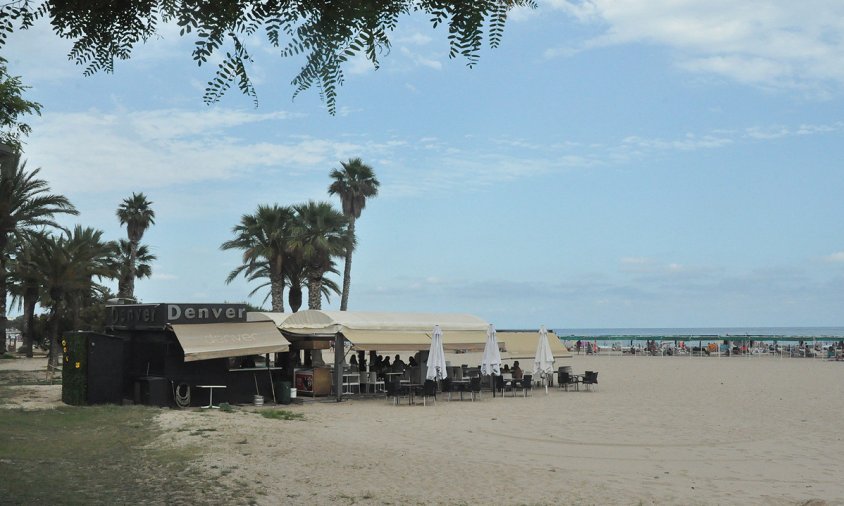 Imatge d'un dels xiringuitos instal·lats a la platja del Regueral