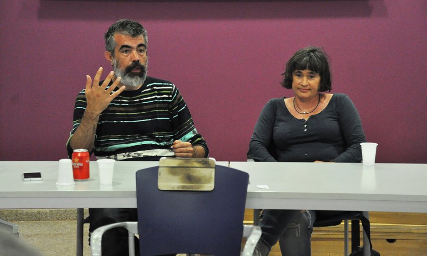 Santiago González i Isabel Cavedo, ahir, a la xerrada sobre l'adopció