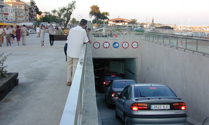 Aspecte que presentava el recent estrenat aparcament subterrani del Port, el juliol de 2001