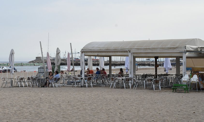 Xiringuito a la platja del Regueral, a principis d'aquest estiu