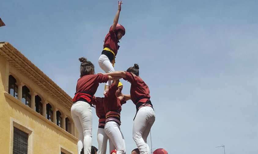 3de 6 amb el pilar del Xiquets de Cambrils a la diada d'Altafulla