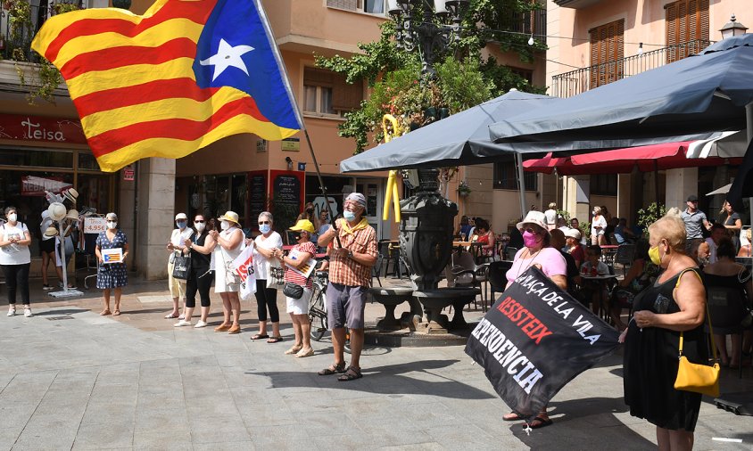 Imatge de la concentració de les Àvies i Avis, ahir, a la plaça de la Vila