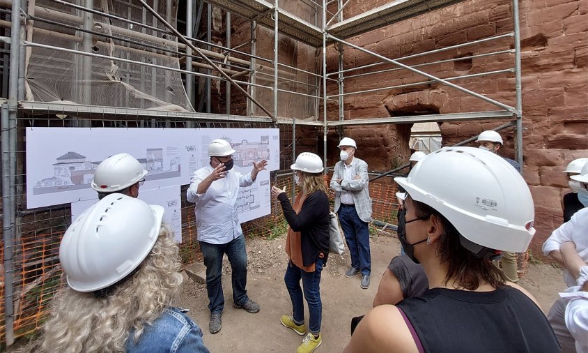 La consellera de Cultura, Natàlia Garriga, va ser present a la visita inaugural d'ahir a la cartoixa d'Escaladei