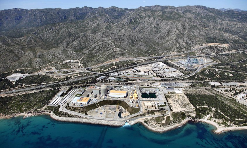 Vista aèria de la central nuclear Vandellòs II, el passat mes de juny