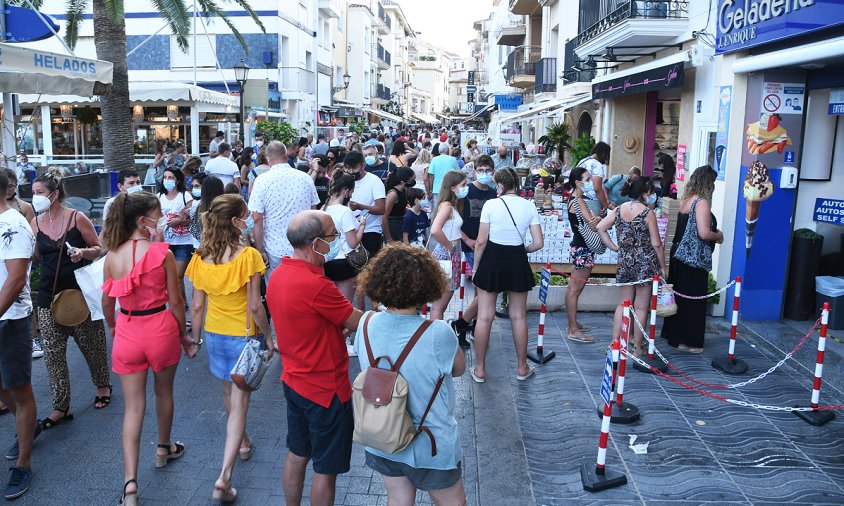 Ambient al carrer Consolat de Mar, aquest passat diumenge al vespre