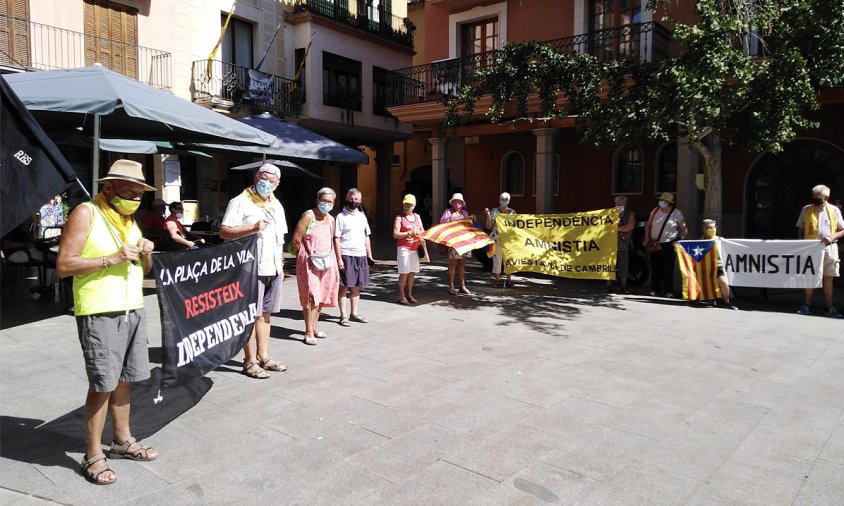 Imatge de la concentració de les Àvies i Avis, ahir, a la plaça de la Vila