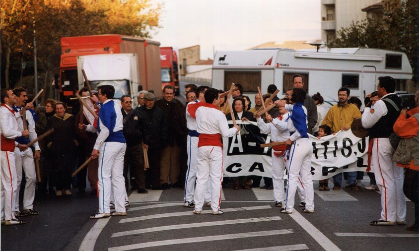 Acció de protesta a l'antiga N-340 al pas per Cambrils, el novembre de 1998