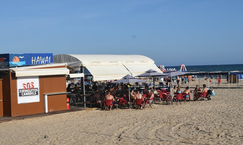 Imatge d'un xiringuito a la platja del Regueral