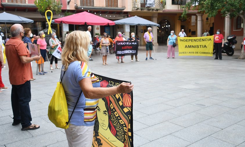 Les Àvies i Avis, ahir, a la plaça de la Vila