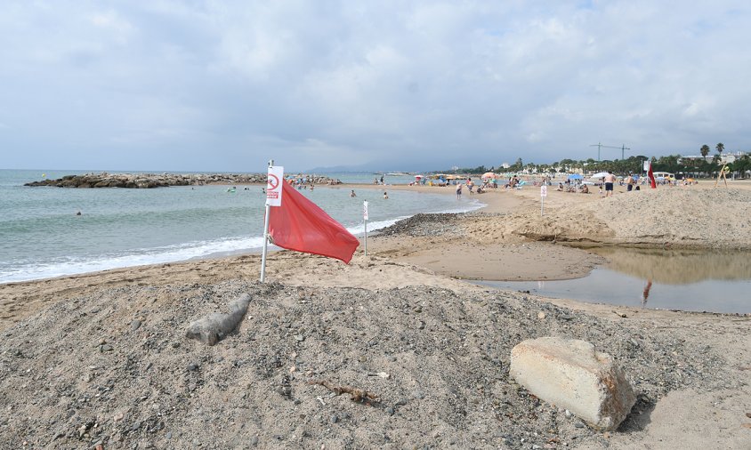 Senyalització a la desembocadura del barranc de la Mare de Déu del Camí