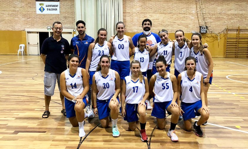 Equip júnior femení del CB Cambrils a la pista de l'Alcover