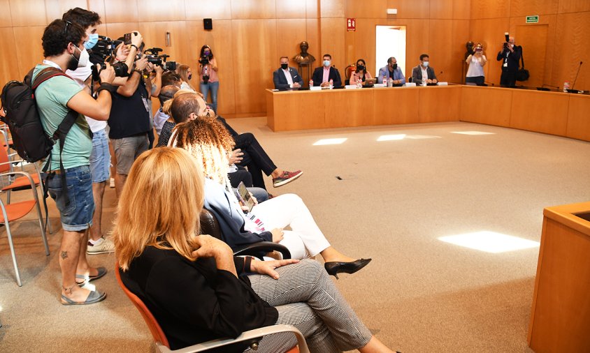 Moments abans de l'inici de la sessió plenària en la que es va debatre la moció de censura