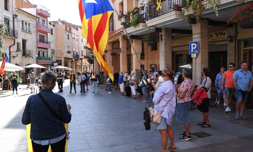 Les Àvies i Avis, ahir, a la plaça de la Vila