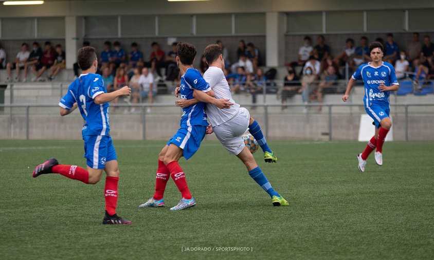 Imatge d'un dels partits dels equips base del Cambrils Unió