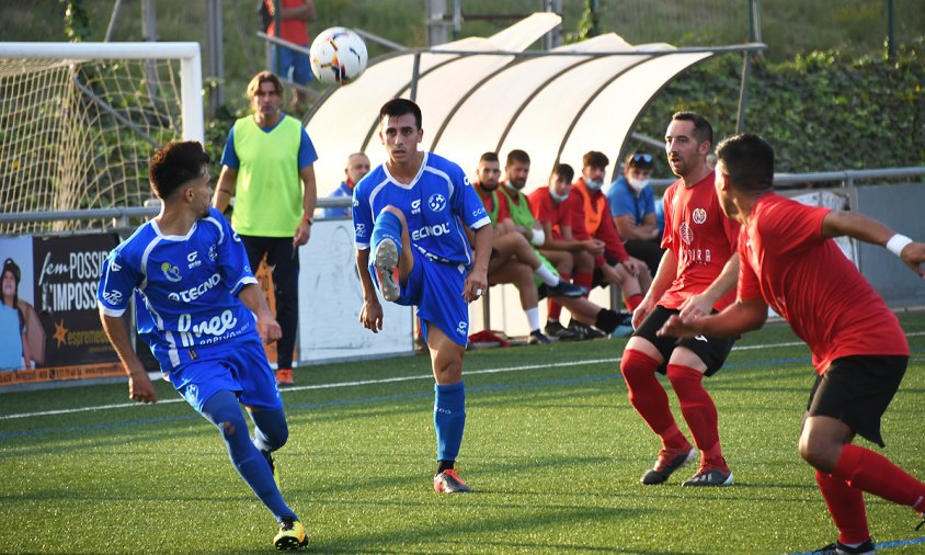 El Cambrils Unió es va imposar per un contundent 5 a 0 al Montblanc en el partit disputat aquest passat dissabte a la tarda a l'estadi municipal