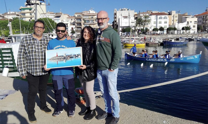 Lliurament del Premi a la Concòrdia Fede Baillo 2021 dels Vogadors Vent d'Estrop de Cambrils als Xiquets de Cambrils, ahir, al port