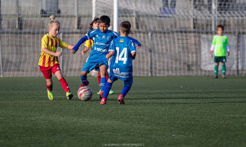 Imatge d'un dels partits dels equips base del Cambrils Unió