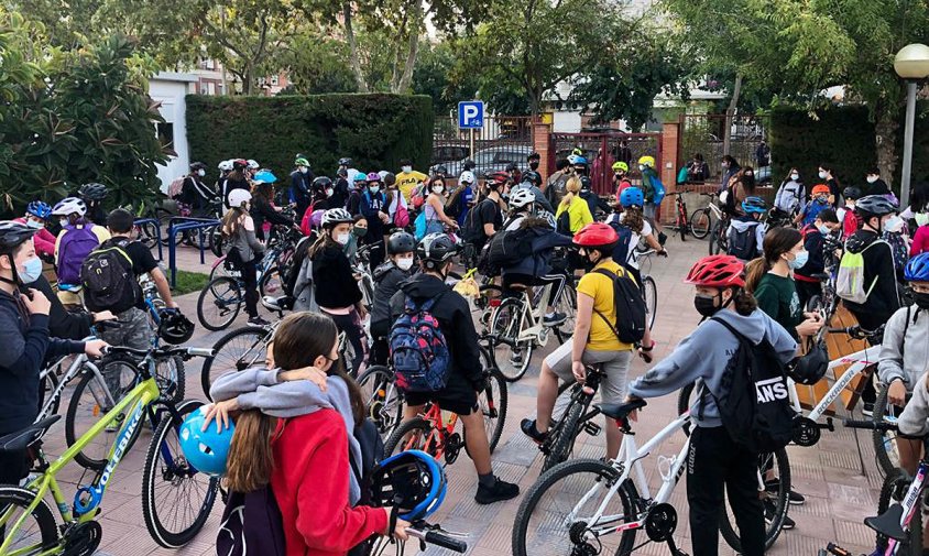 Imatge de la bicicletada que va organitzar l'institut Ramon Berenguer IV