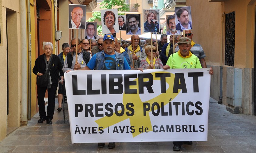 La manifestació dels Avis i Àvies, ahir, recorrent ell carrer de Gimbernat