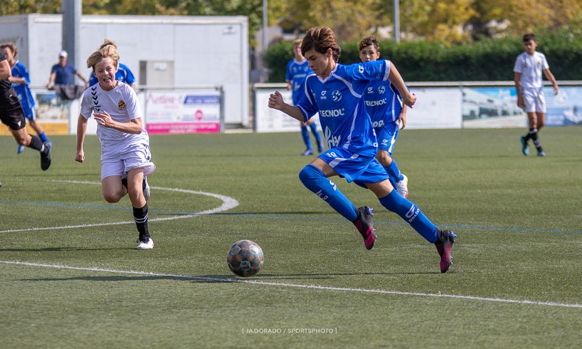 Imatge d'un dels partits dels equips base del Cambrils Unió