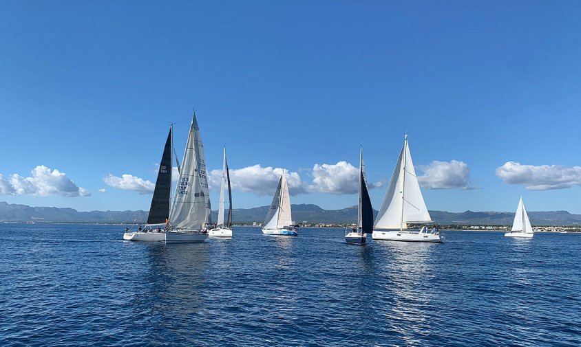 Un moment de la regata disputada en aigües cambrilenques