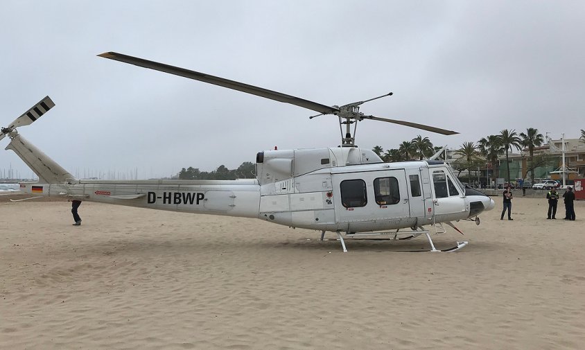 L'helicòpter a la platja del Regueral, aquest passat dissabte al migdia