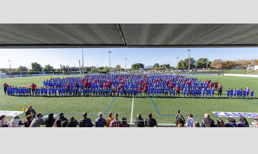 Foto de família de tots els jugadors i jugadores del Cambrils UCF