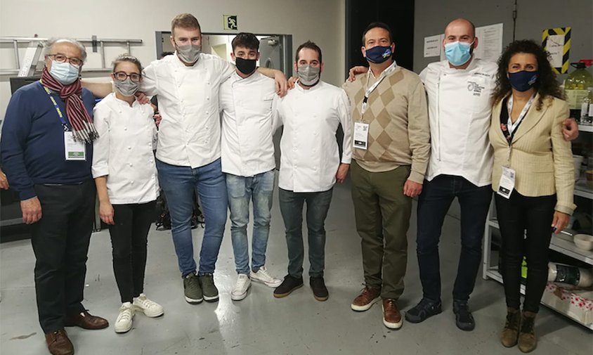 Foto de grup de la delegació cambrilenca desplaçada a Sant Sebastià