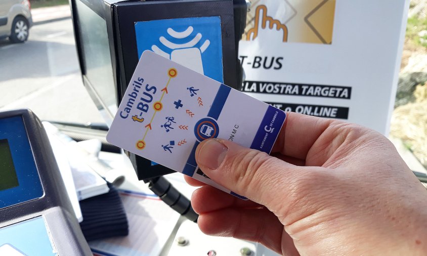 Imatge de la targeta T-Bus per desplaçar-se en transport públic urbà