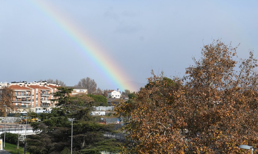 Arc de Sant Martí sobre Cambrils, ahir al matí