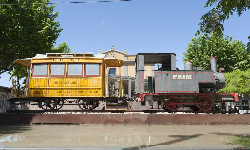 Locomotora i vagó del carrilet, a Salou