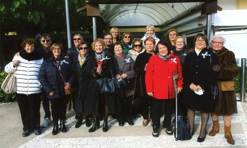 El grup de 18 persones nascudes l'any 1951 el dia del dinar commemoratiu del seu aniversari