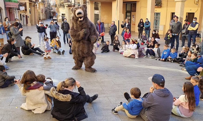 Un moment de l'espectacle d'animació "El meu amic Brutus" a càrrec de la Companyia Príncep Totilau