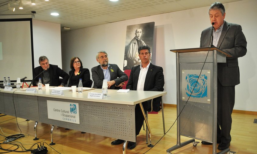 Mossèn Armand Puig, Camí Mendoza, Enric Vendrell, Lluís Abella i Joan Maria Pujals, ahir, a la presentació de la reedició del llibre "Vidal i Barraquer, Cardenal de la Pau", de Ramon Muntanyola