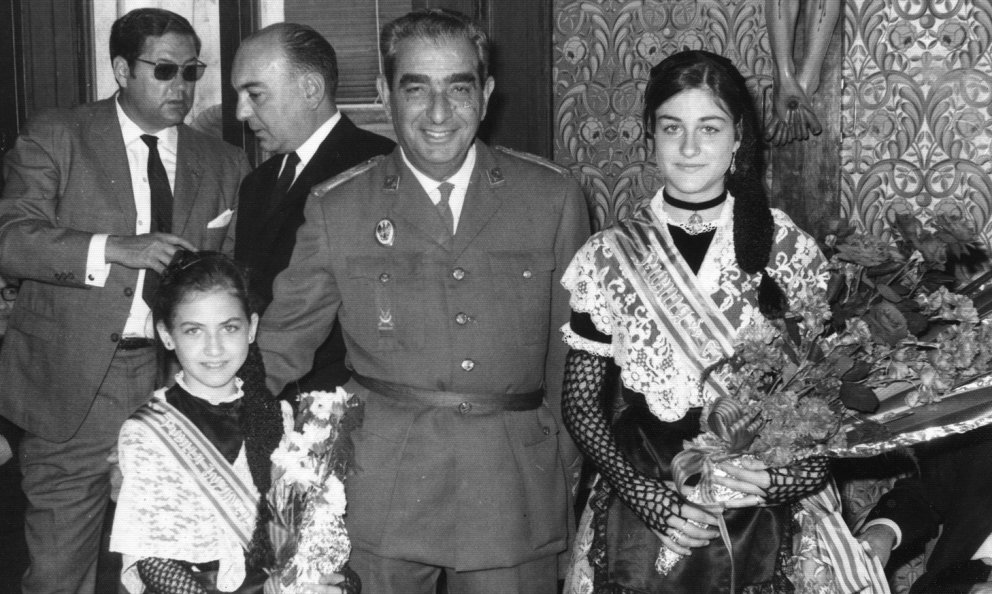 El general Casas-Mora, convidat a la Fira, a la sala de plens de l'Ajuntament / Maig 1969