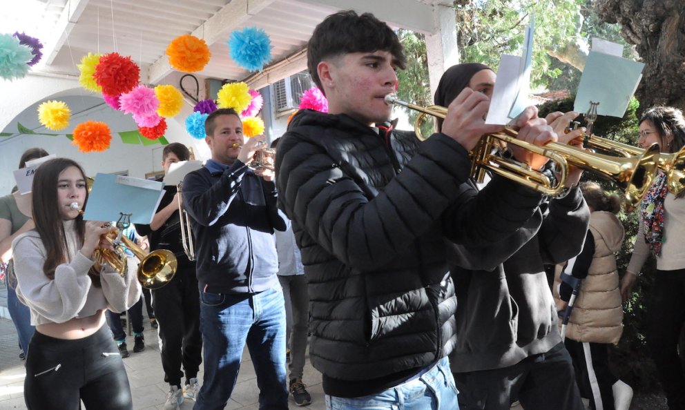 Els alumnes de l'Escola de Música celebren la Festa de la Primavera amb diverses actuacions al pati del centre