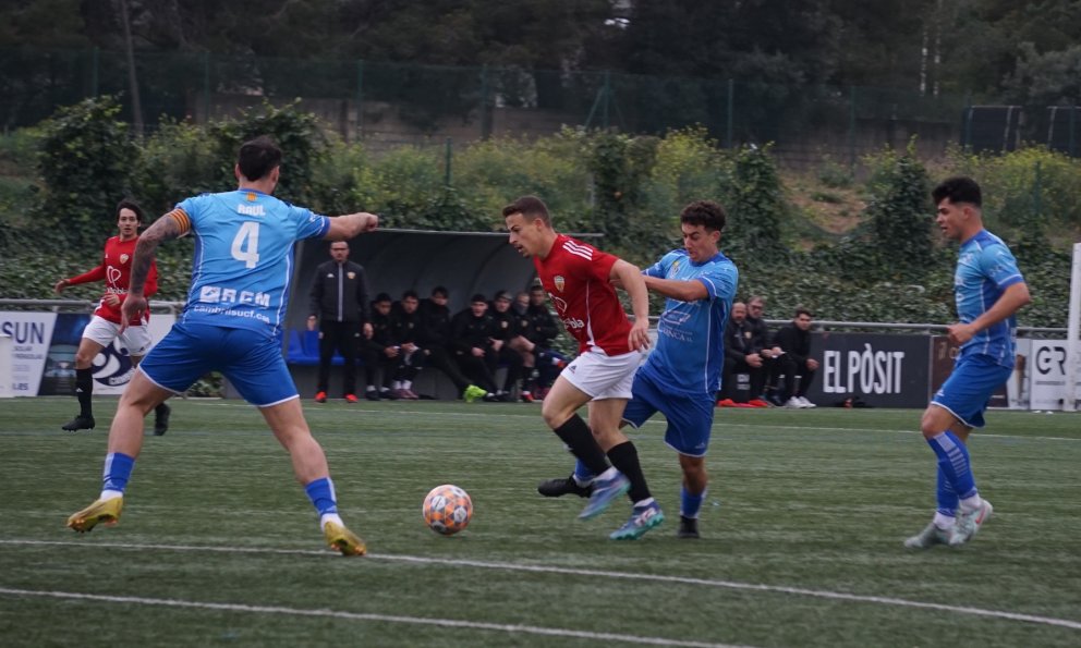 El Cambrils Unió empata a zero contra la Pobla i s'acosta perillosament a la zona de descens