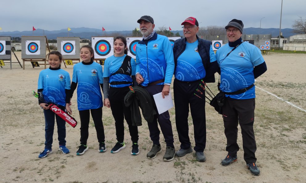Sofia i Lúcia Zúñiga, del Club Arquers Cambrils, medalles d'or en el III Trofeu Memorial Salvador Inglés