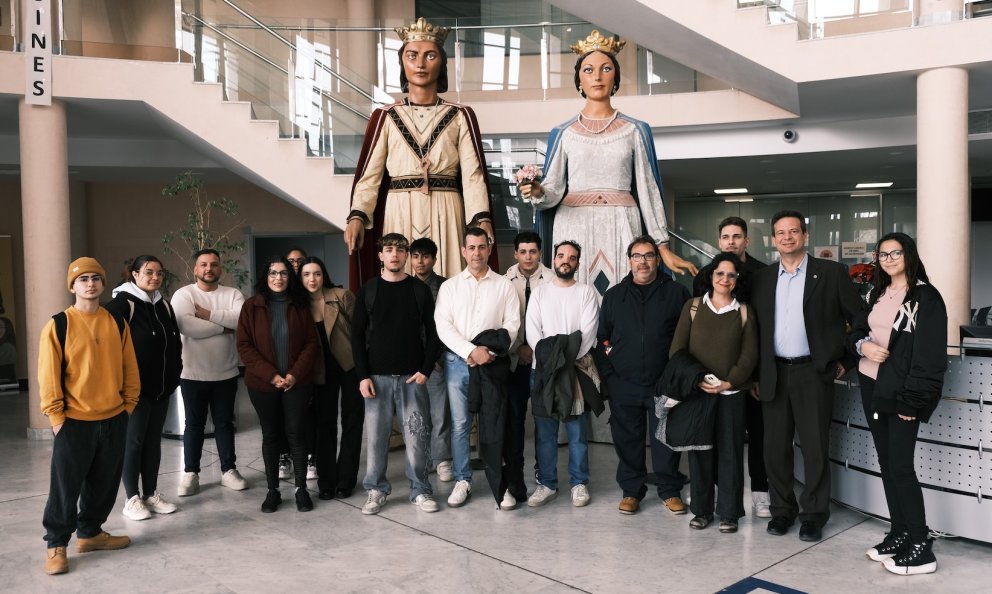 L'alumnat del Graduat en educació secundària de l'Escola d'Adults visita l'Ajuntament