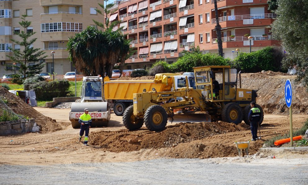 Els treballs per a l'eliminació dels ponts de l'antic traçat ferroviari avancen a bon ritme