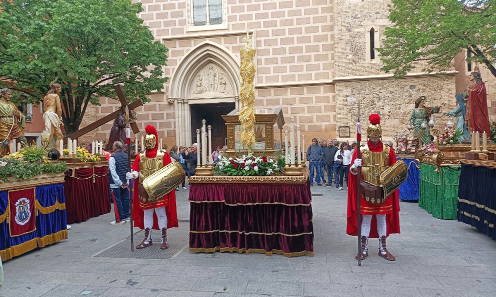 Els vuit tabernacles cambrilencs, exposats a la plaça de l'Església de Santa Maria
