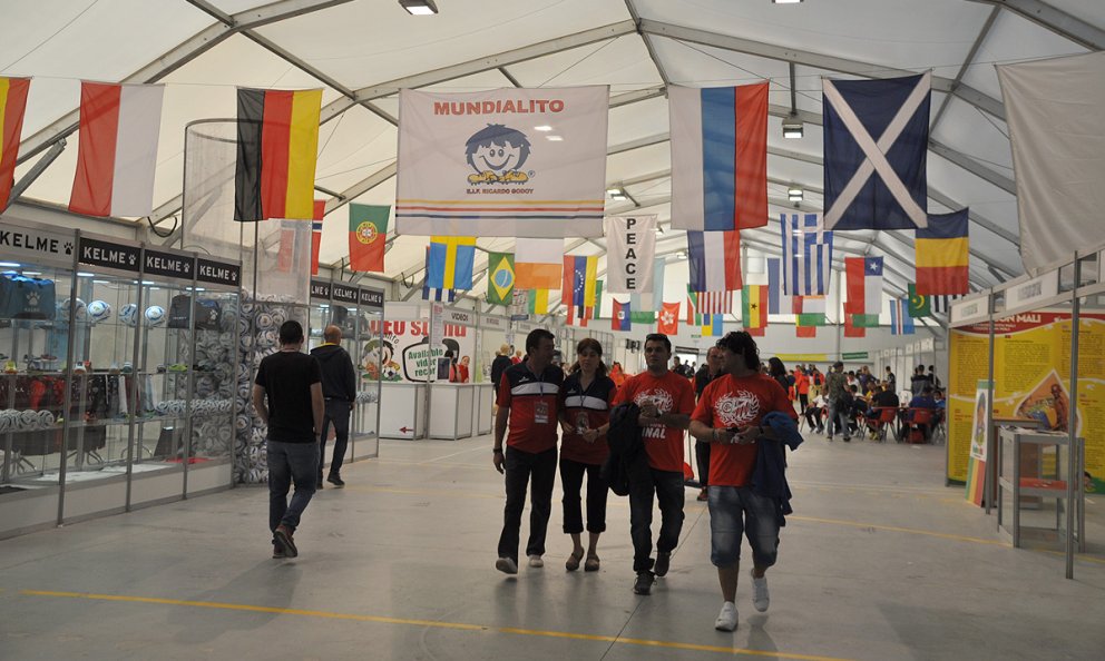 Compte enrere per a l'inici del Mundialito de futbol 